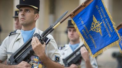  Archives (2018). Cérémonie d'adieux aux armes du général Blaire, directeur central de la Dirisi