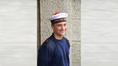 Le mousse Louis sera cette année le plus jeune militaire à défiler sur les Champs-Elysées. 