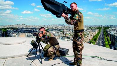 Un système de lutte antidrone est déployé lors des événements comme le défilé du 14 Juillet. 