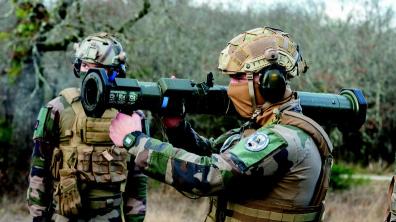 Un réserviste du régiment d’infanterie chars de marine à l’entraînement 
