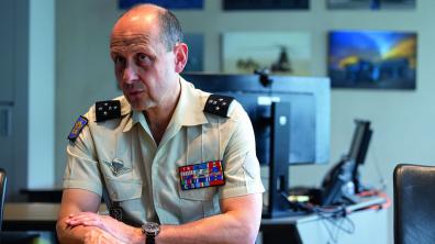 Dans le bureau du général Vincent Giraud, lors de l’entretien avec Esprit défense, en avril 2025.