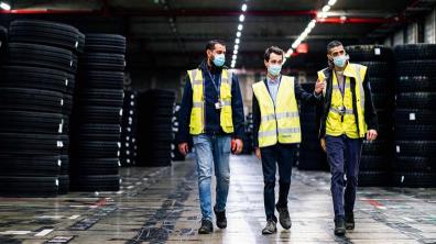 Responsable d’équipe chez Michelin, Tanguy (au milieu) est aussi réserviste dans la Marine nationale