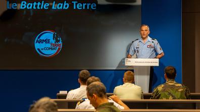 Le colonel Thomas Brucker, chef du groupement innovation et directeur du Battle Lab Terre