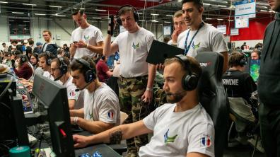 L’équipe e-sport interarmées participe au tournoi du jeu League of Legends, à Poitiers, en mai 2024.