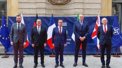 Les 5 ministres européens avant leur réunion mercredi 12 mars au Val-de-Grâce.