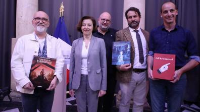 Florence Parly a remis le Grand Prix à l’œuvre « Madeleine Résistante - Tome 1 »
