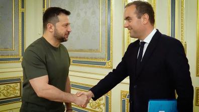 Volodymyr Zelensky et Sébastien Lecornu, à Kiev, le 28/9/2023.