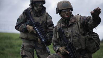 Lancement de l’assaut final. La zone est bouclée par trois compagnies.