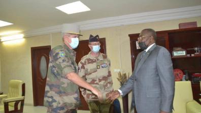 Le commandant des éléments français au Gabon s’entretient avec le ministre de la Défense nationale t