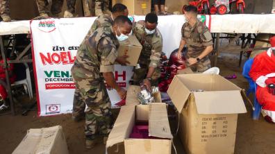Action civilo-militaire au profit des enfants du quartier de Yopougon pour Noël