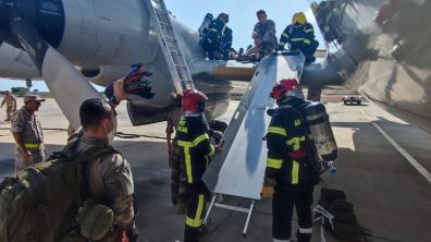 Entrainement à l’évacuation de l’équipage du P-3C Orion, de l’opération ATALANTE