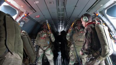 Entrainement au parachutisme avec les forces armées gabonaises
