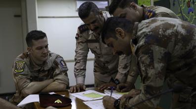 CHAMMAL – Huit officiers irakiens assistent à un symposium Close Air Support