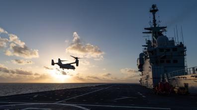 Le Tonnerre et l’USS Mesa Verde, deux bâtiments amphibies « plug-and-fight »