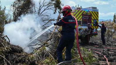 Intervention du RSMA-NC sur des feux de forêt en Nouvelle-Calédonie
