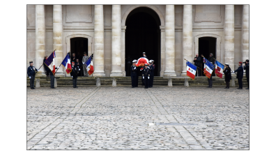 Cérémonie d'honneur funèbre au médecin général inspecteur (2s) Valérie André