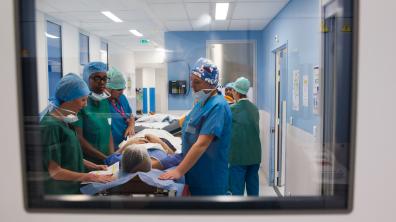 Personne soignant à l'hôpital