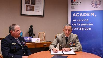 Le GDI Herfeld, SG de l’Academ, et le GCA Givre, dir. du CSNJ et de la CAJ