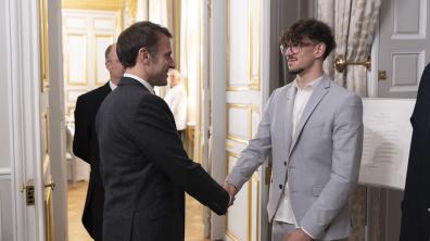 Emmanuel Macron et Alexandre Léauté, le 28 février 2024