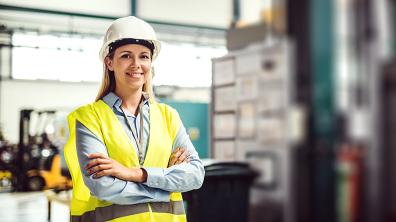 Personnel féminin avec équipement de chantier