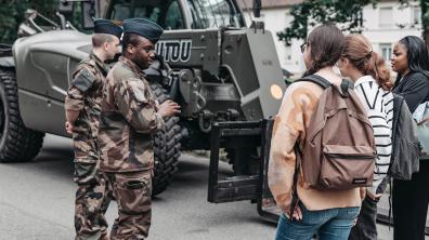 Les élèves de seconde en visite au 121e RT de Montlhéry