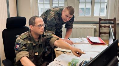 Le Capitaine Godefroy et le stagiaire volontaire Vincent, du 1er RSMV de Montigny-lès-Metz