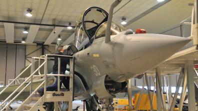 Maintenance d'un Rafale Marine dans les ateliers de Bretagne