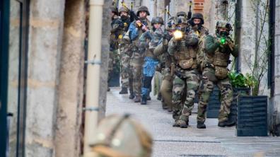 Aux côtés du GCP, la force partenaire combat l’ennemi retranché dans Cahors.