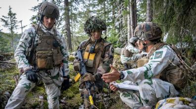 Progression tactique interarmées du 27e BCA et du 1er RCP sur le plateau des Glières.