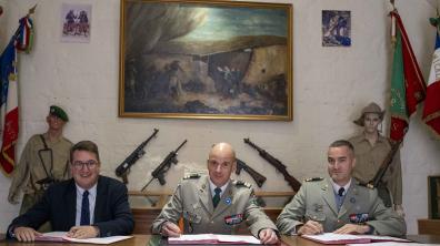 signature de la convention avec le directeur, le chef de corps du GRLE et le DMD 92