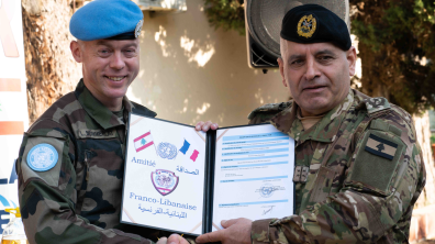 Le colonel Ludovic SOMMERLAT et son homologue le commandant Hard HAMID.
