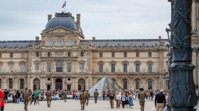 Patrouilles SENTINELLE au Musée du Louvre 