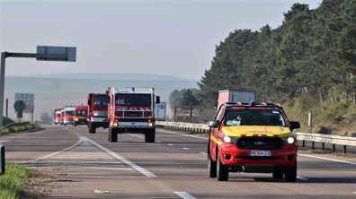 Le convoi de véhicules de l’UIISC1 sur l’autoroute française.