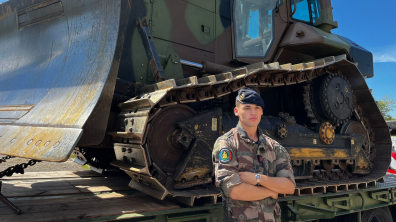 Portrait du caporal Clément devant un T.N.A.