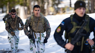 Les chasseurs alpins du 7e BCA effectuent une marche commando de 30 km.