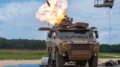 Tir de missile depuis un MEPAC : essai en conditions réelles sur terrain d'entraînement.
