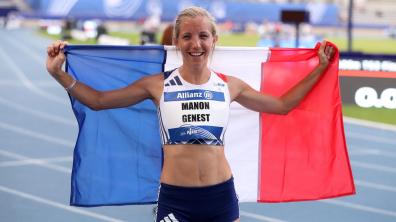 Manon Genest représente la France lors d'une épreuve de para athlétisme 