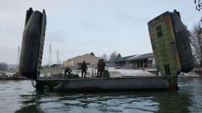 EFA se déploie dans l'eau, côté gauche
