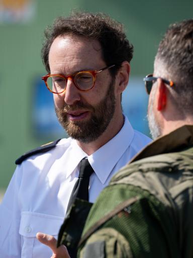 Régis Rocca en discussion avec le capitaine « Mimouss », présentateur du RSD.