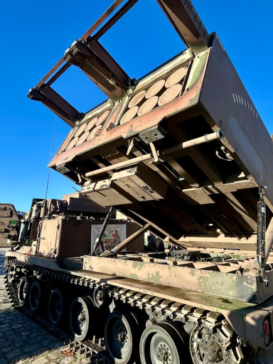 Lance-roquette unique (LRU) sur un stand de la présentation de l'armée de Terre