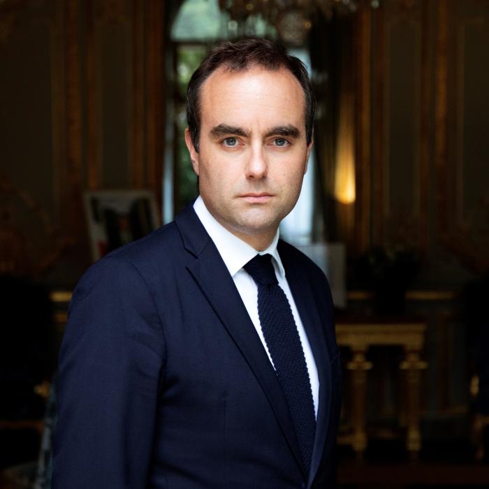 Portrait officiel de Sébastien Lecornu - Ministre des Armées